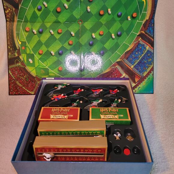 Harry Potter Chamber of Secrets Trivia Board Game Quidditch Complete 2002 - Picture 3 of 4